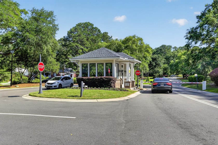 Welcome home to this newly updated, all-brick designer residence - photo 2