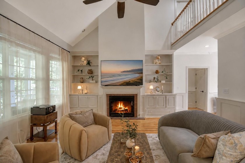 Welcome home to this newly updated, all-brick designer residence - photo 9