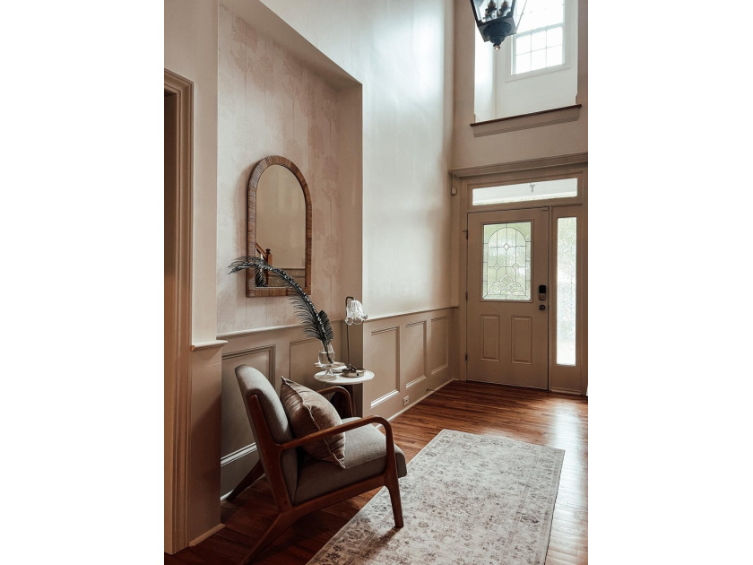 Welcome home to this newly updated, all-brick designer residence - photo 10