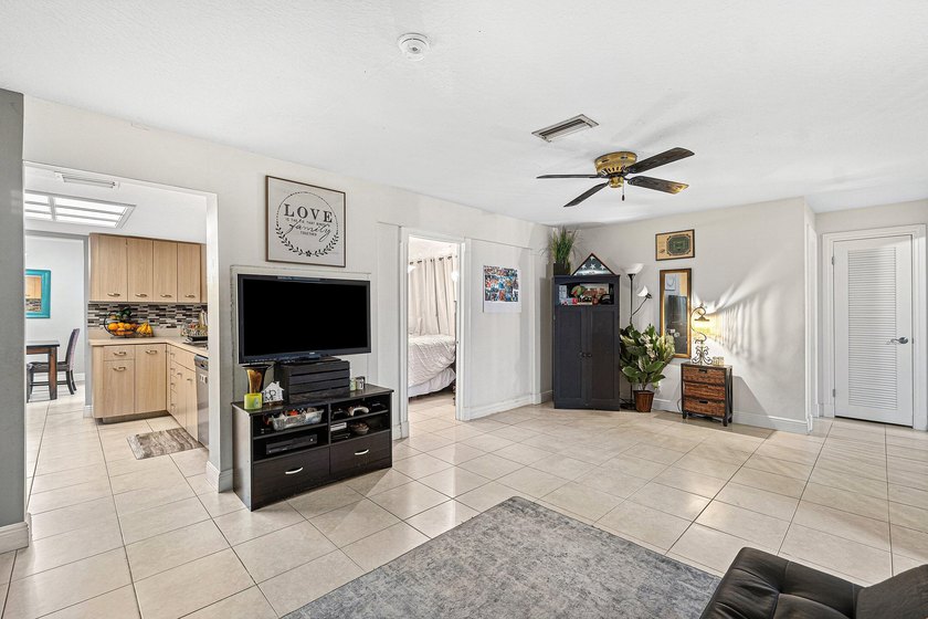 Spacious split 4 bedroom CBS home in the Beautiful Willows - photo 21