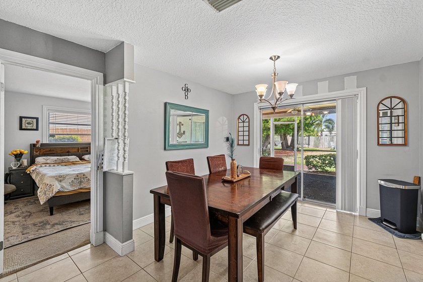 Spacious split 4 bedroom CBS home in the Beautiful Willows - photo 33