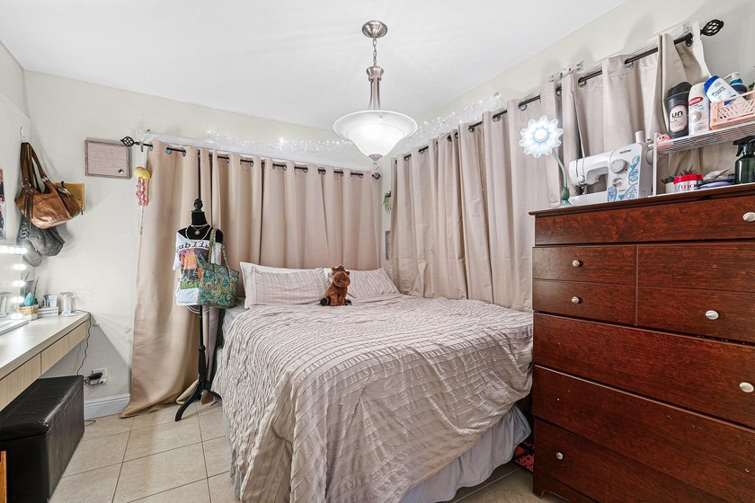 Spacious split 4 bedroom CBS home in the Beautiful Willows - photo 39