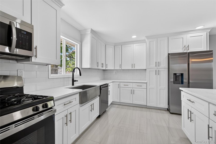 Welcome to this spacious renovated 5-bedroom, 2&amp; half-bathroom - photo 12