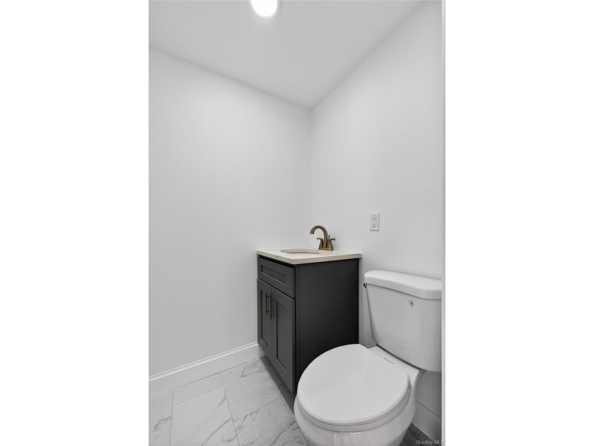 Welcome to this spacious renovated 5-bedroom, 2&amp; half-bathroom - photo 25