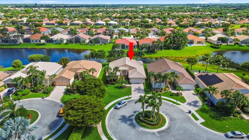 Lake views and sun-filled interiors create a warm, inviting - photo 30