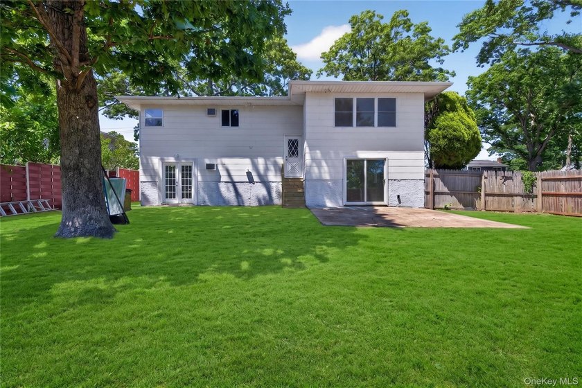 Welcome to this spacious renovated 5-bedroom, 2&amp; half-bathroom - photo 32