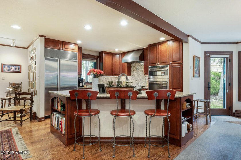 Mountain views, great outdoor living, and plenty of room for - photo 3