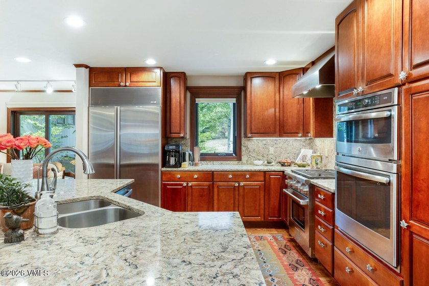 Mountain views, great outdoor living, and plenty of room for - photo 8