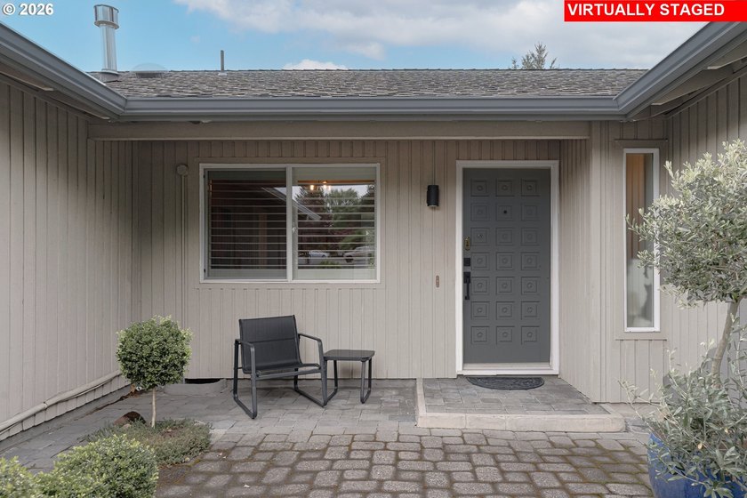 Fabulous very well maintained one-level Ranch style home located - photo 3