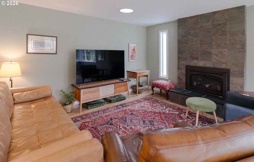 Fabulous very well maintained one-level Ranch style home located - photo 9