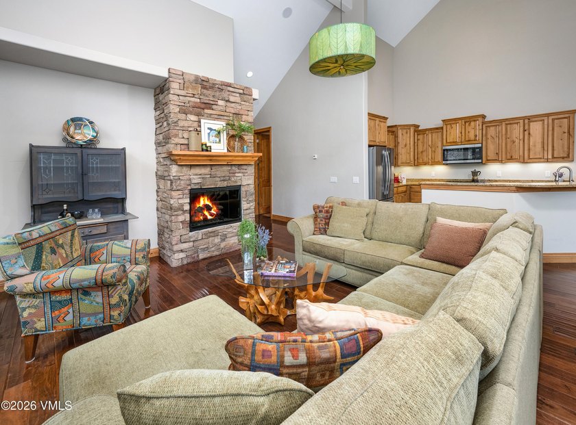Welcome to this beautifully maintained three bedroom, three bath - photo 5