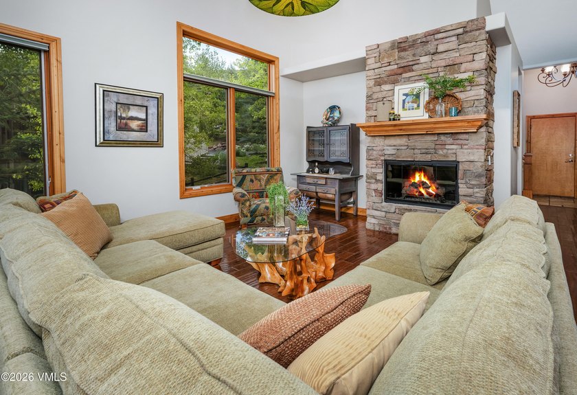 Welcome to this beautifully maintained three bedroom, three bath - photo 6