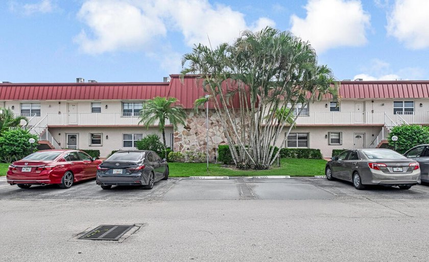 Welcome to this newly renovated, move-in-ready first-floor condo - photo 33