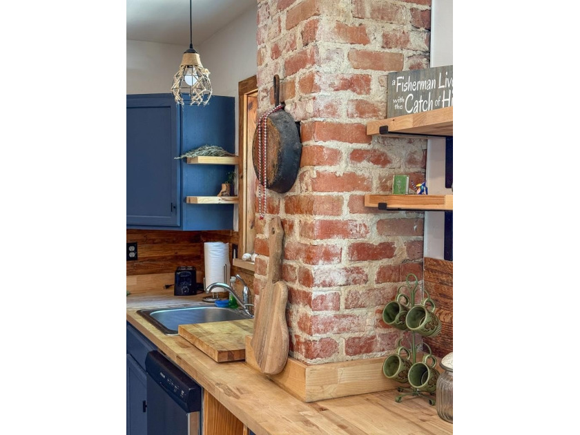 Welcome to this quaint historic beach house located in the heart - photo 46
