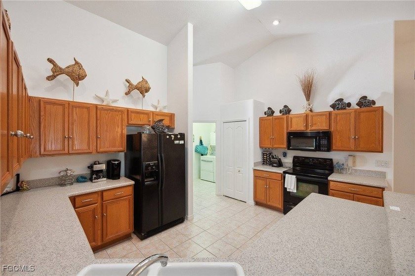 Priced to Sell!! Beautiful 4/2/2 pool home built by Mercedes - photo 11