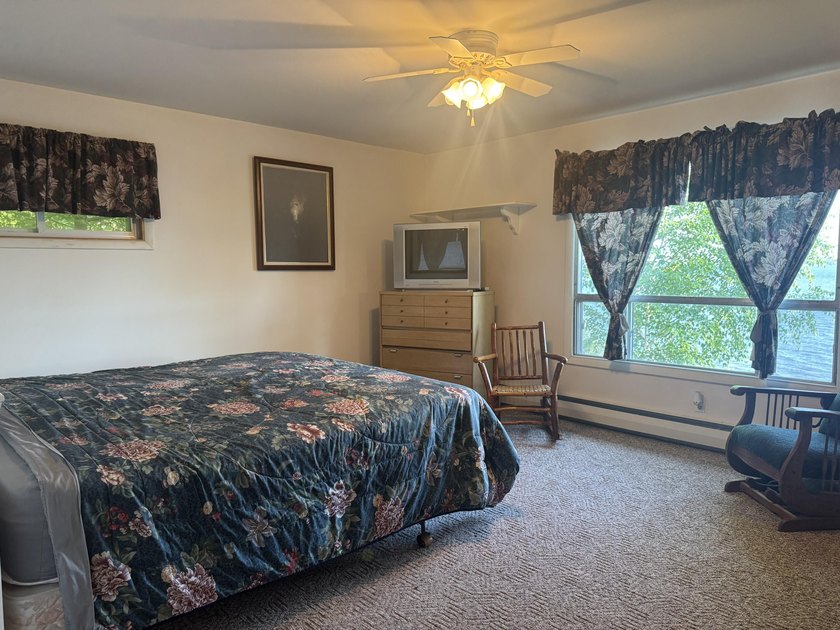 Charming 3-bedroom, 2.5-bath ranch home on 100 feet of Paradise - photo 11