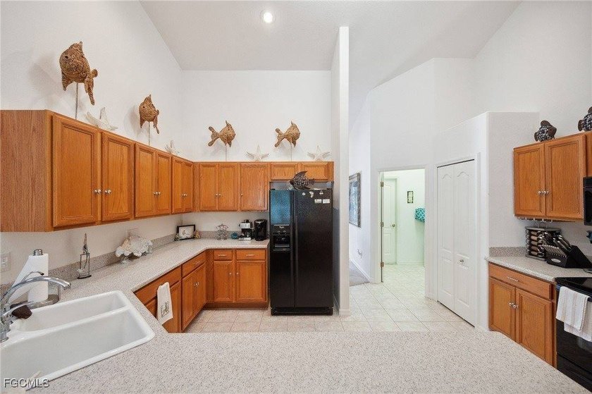 Priced to Sell!! Beautiful 4/2/2 pool home built by Mercedes - photo 13