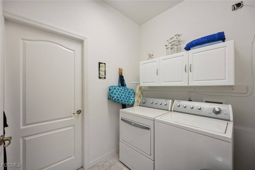 Priced to Sell!! Beautiful 4/2/2 pool home built by Mercedes - photo 24