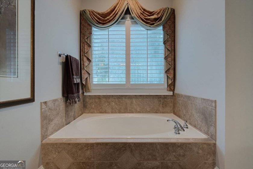 Welcome to 300 Horseshoe Bend, a beautifully maintained home - photo 27