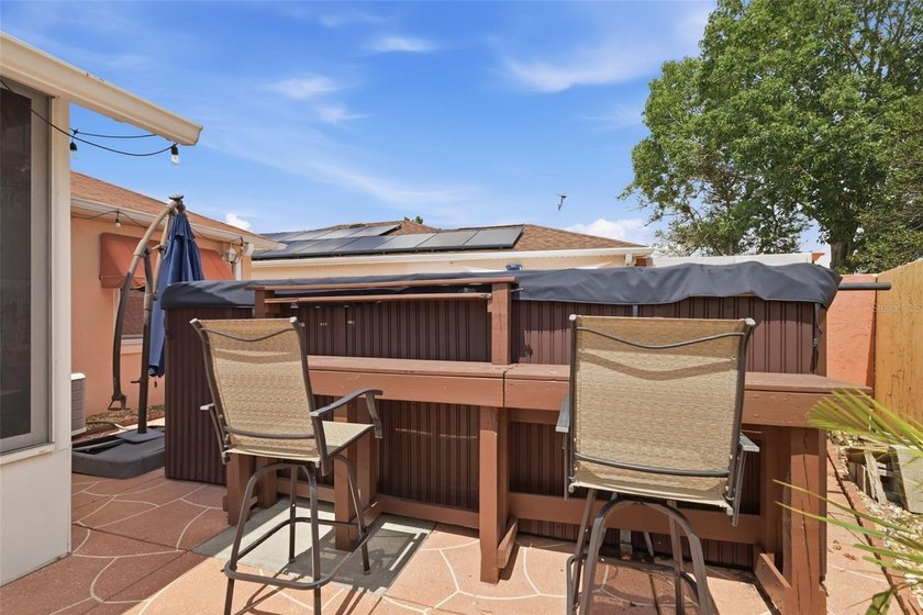 INCREDIBLY PRIVATE, TURNKEY + 4-SEATER GOLF CART, BLOCK and - photo 2