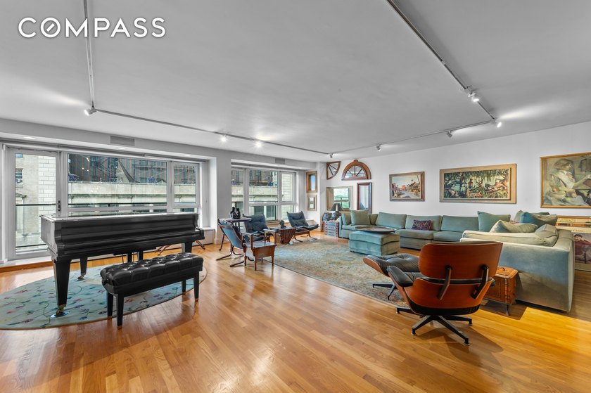 Estate-scaled and richly proportioned 3-bedroom, 3.5-bath home - photo 11