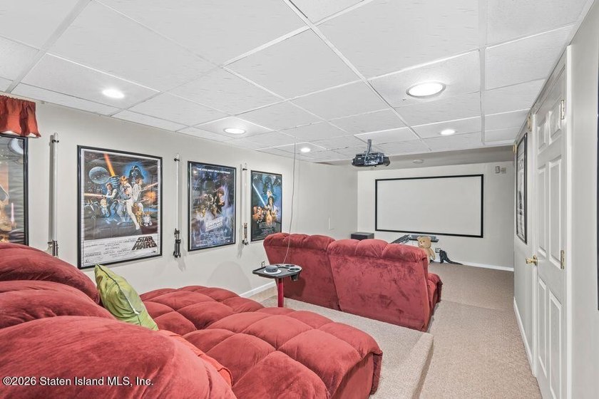 Beautifully maintained smart two-family home in a prime - photo 21