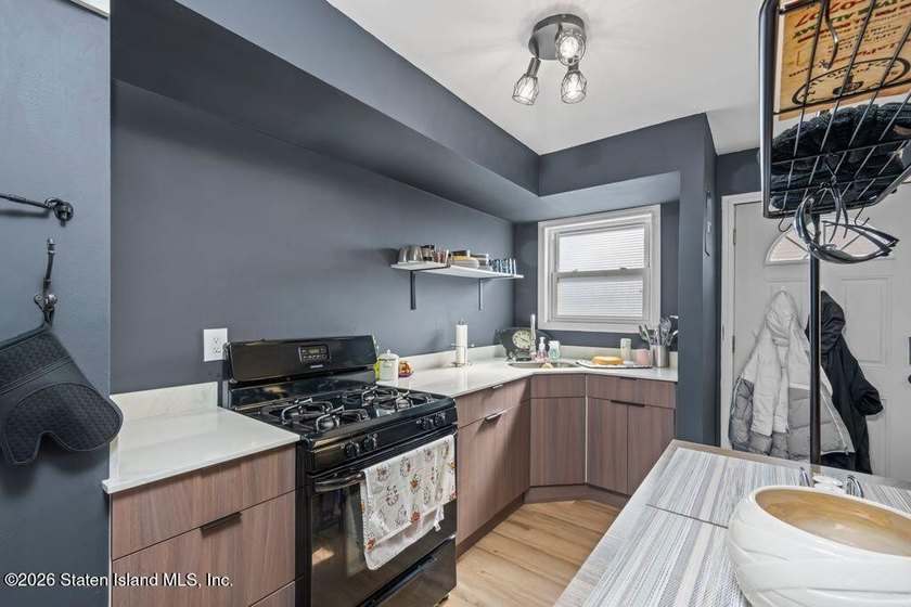Beautifully maintained smart two-family home in a prime - photo 25