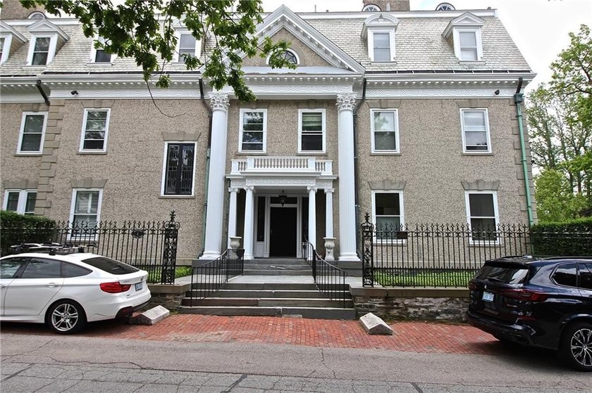 Immaculate Penthouse Condominium in a Desirable Kay/Catherine - photo 5