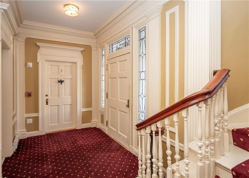 Immaculate Penthouse Condominium in a Desirable Kay/Catherine - photo 7