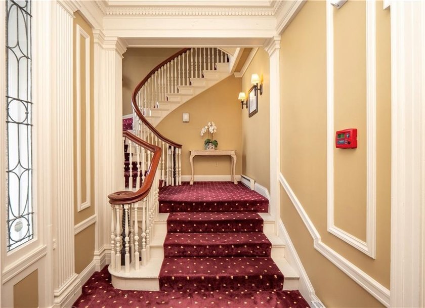 Immaculate Penthouse Condominium in a Desirable Kay/Catherine - photo 8