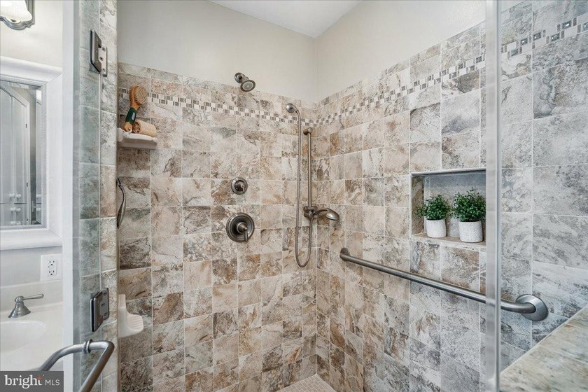 Enjoy waterfront living in this beautiful home on Cypress Creek - photo 36
