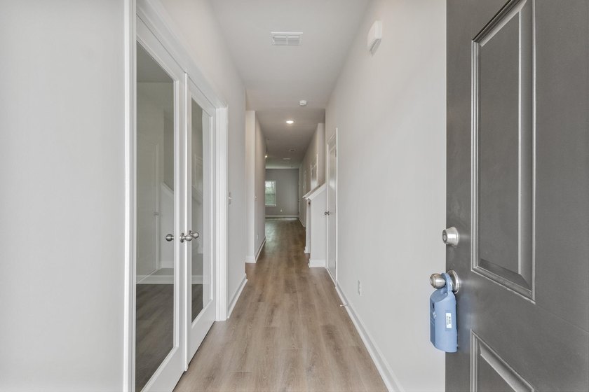 This beautifully designed 3 bedroom, 3 full bath townhome-style - photo 10