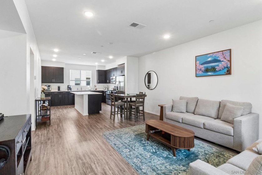Welcome to Playa Del Sol living at its finest! This beautifully - photo 3