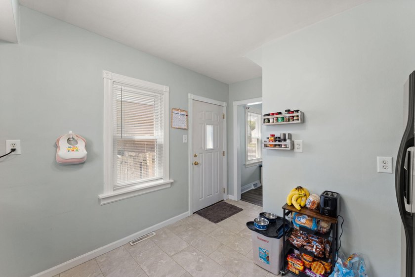 Welcome home to this charming 3-bedroom gem, perfectly situated - photo 11