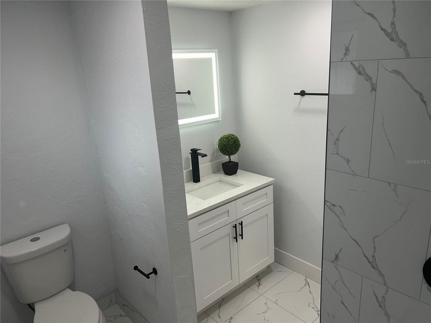 SELLER MOTIVATED! Welcome to this corner lot home FULLY - photo 31
