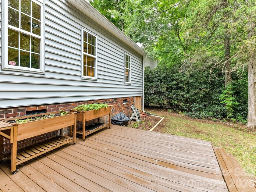 Stunning brick-front home in coveted Somerset, zoned for - photo 32