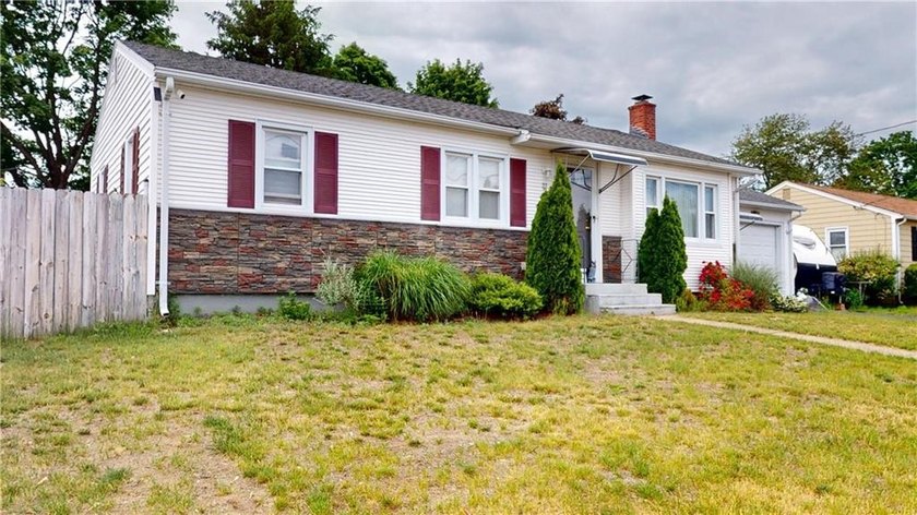 Welcome to 27 Amherst Road, a beautifully maintained ranch - photo 2