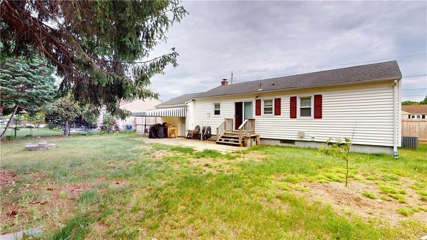 Welcome to 27 Amherst Road, a beautifully maintained ranch - photo 3