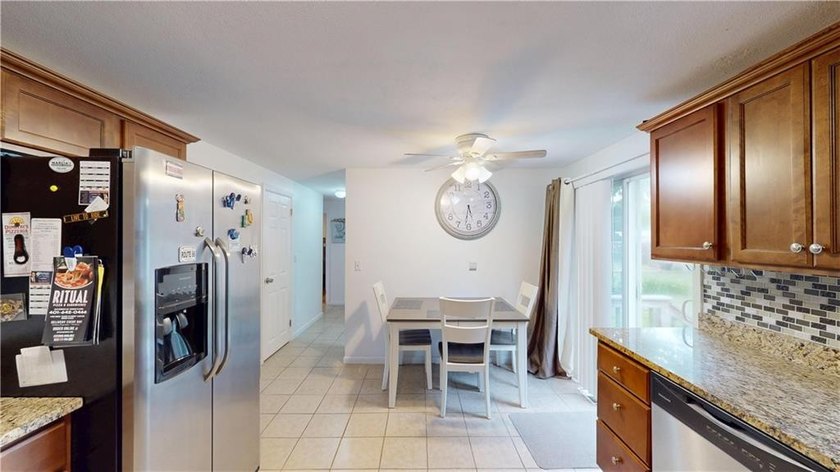 Welcome to 27 Amherst Road, a beautifully maintained ranch - photo 4
