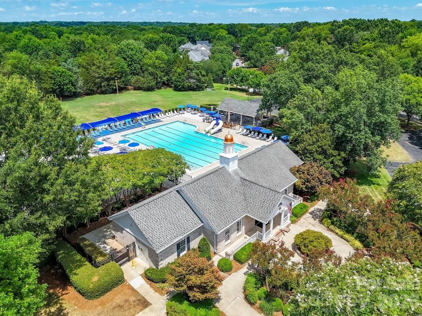 Stunning brick-front home in coveted Somerset, zoned for - photo 41