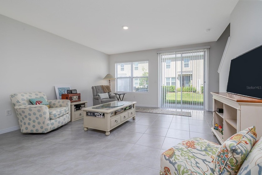 Welcome home to Bella Oaks! Incredible townhouse located in the - photo 4