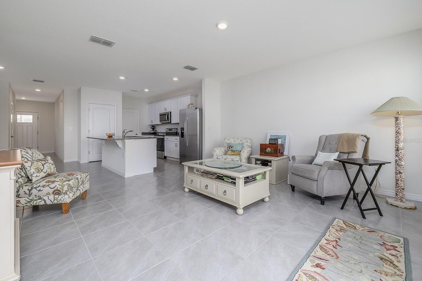 Welcome home to Bella Oaks! Incredible townhouse located in the - photo 6