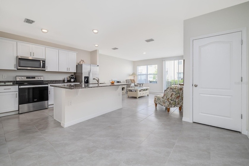 Welcome home to Bella Oaks! Incredible townhouse located in the - photo 8