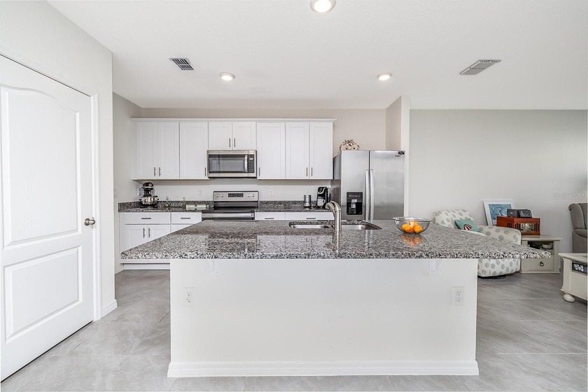 Welcome home to Bella Oaks! Incredible townhouse located in the - photo 9