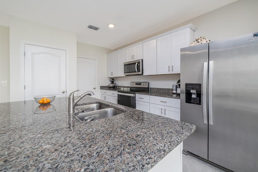 Welcome home to Bella Oaks! Incredible townhouse located in the - photo 10