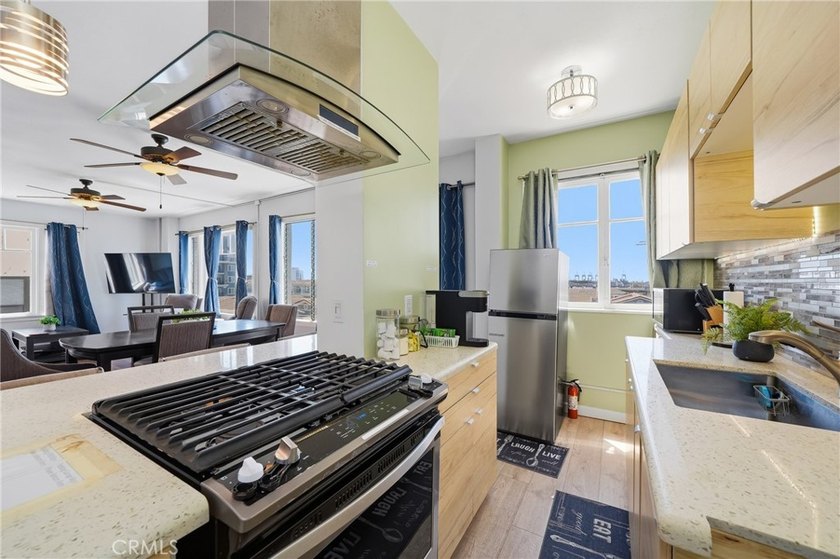 Fully furnished, turnkey condo in the heart of Downtown Long - photo 13