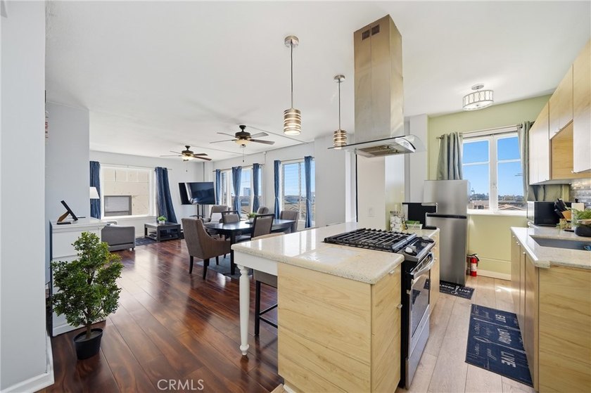 Fully furnished, turnkey condo in the heart of Downtown Long - photo 14