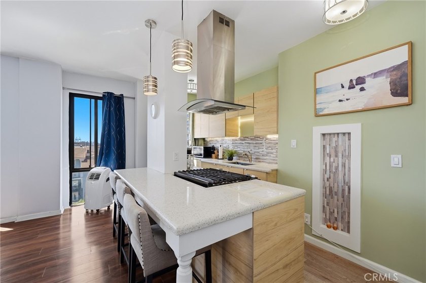 Fully furnished, turnkey condo in the heart of Downtown Long - photo 15