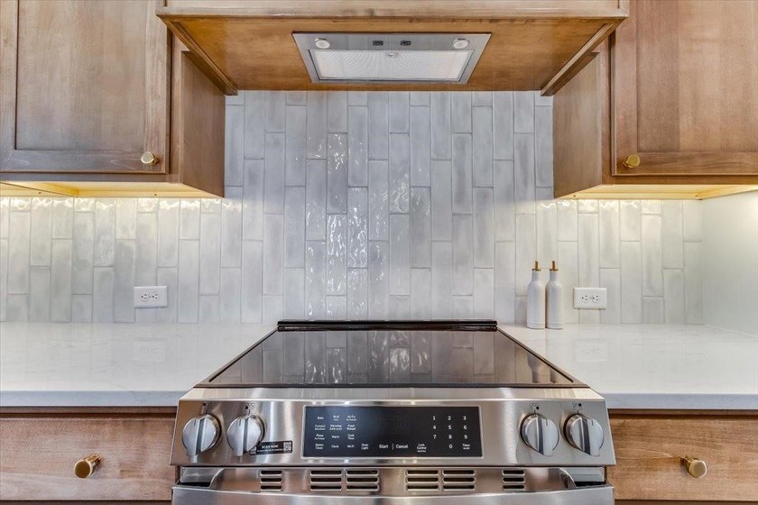 MODEL IS NOW FOR SALE! Stunning 5 Bedroom, 3 Bath Lakefront Home - photo 15