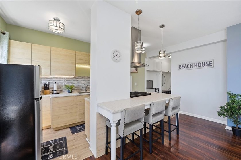 Fully furnished, turnkey condo in the heart of Downtown Long - photo 16